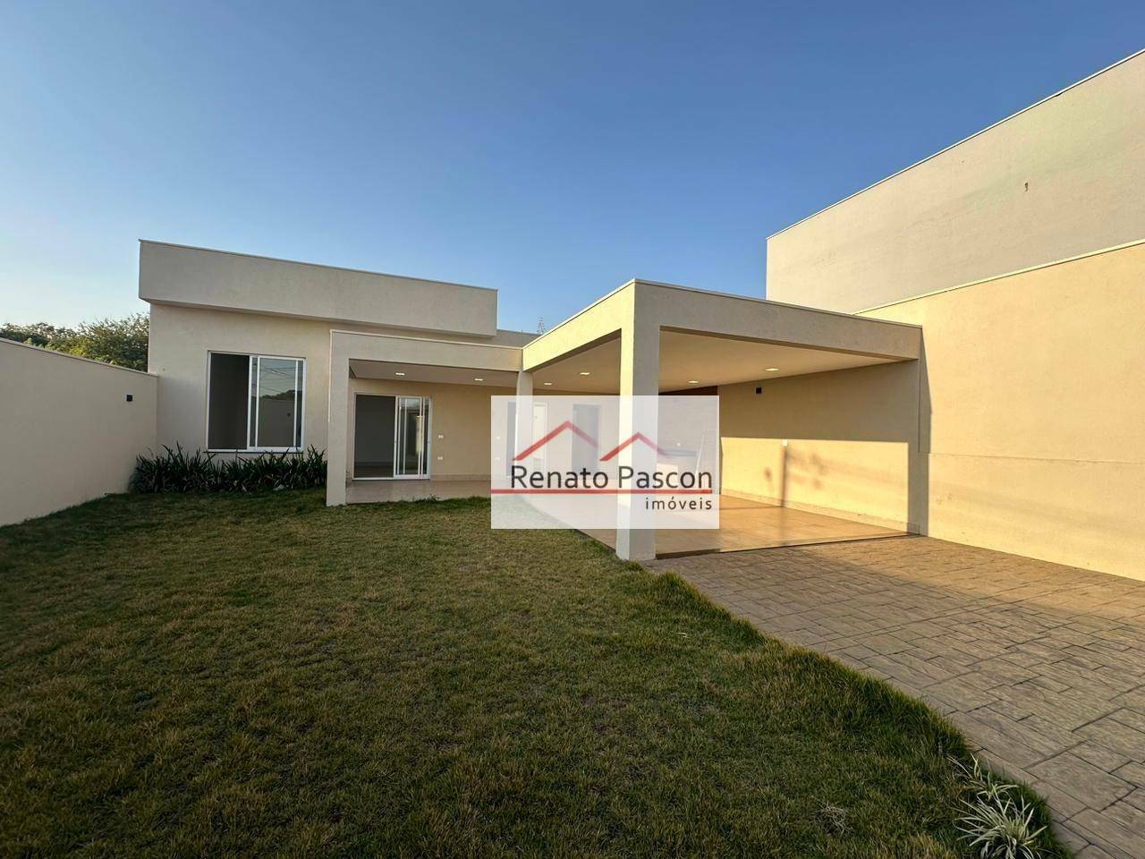 Casa à venda com 3 quartos, 180m² - Foto 1