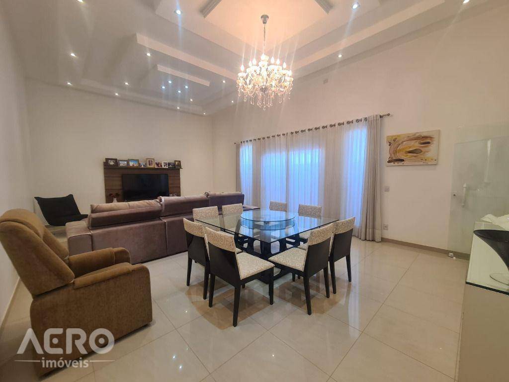 Casa à venda com 3 quartos, 230m² - Foto 2