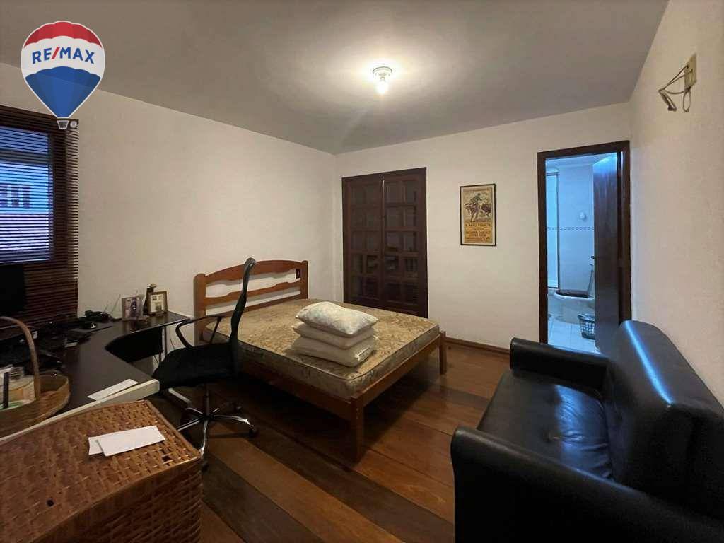 Casa para alugar com 5 quartos, 471m² - Foto 19