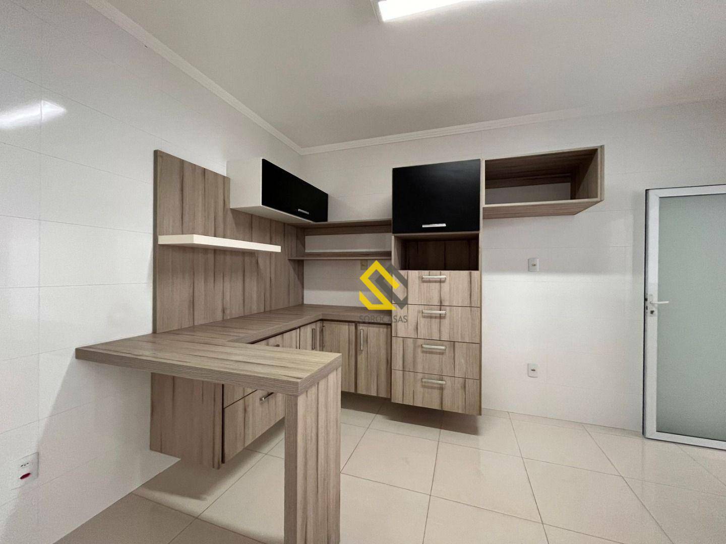 Casa de Condomínio para alugar com 3 quartos, 280m² - Foto 4