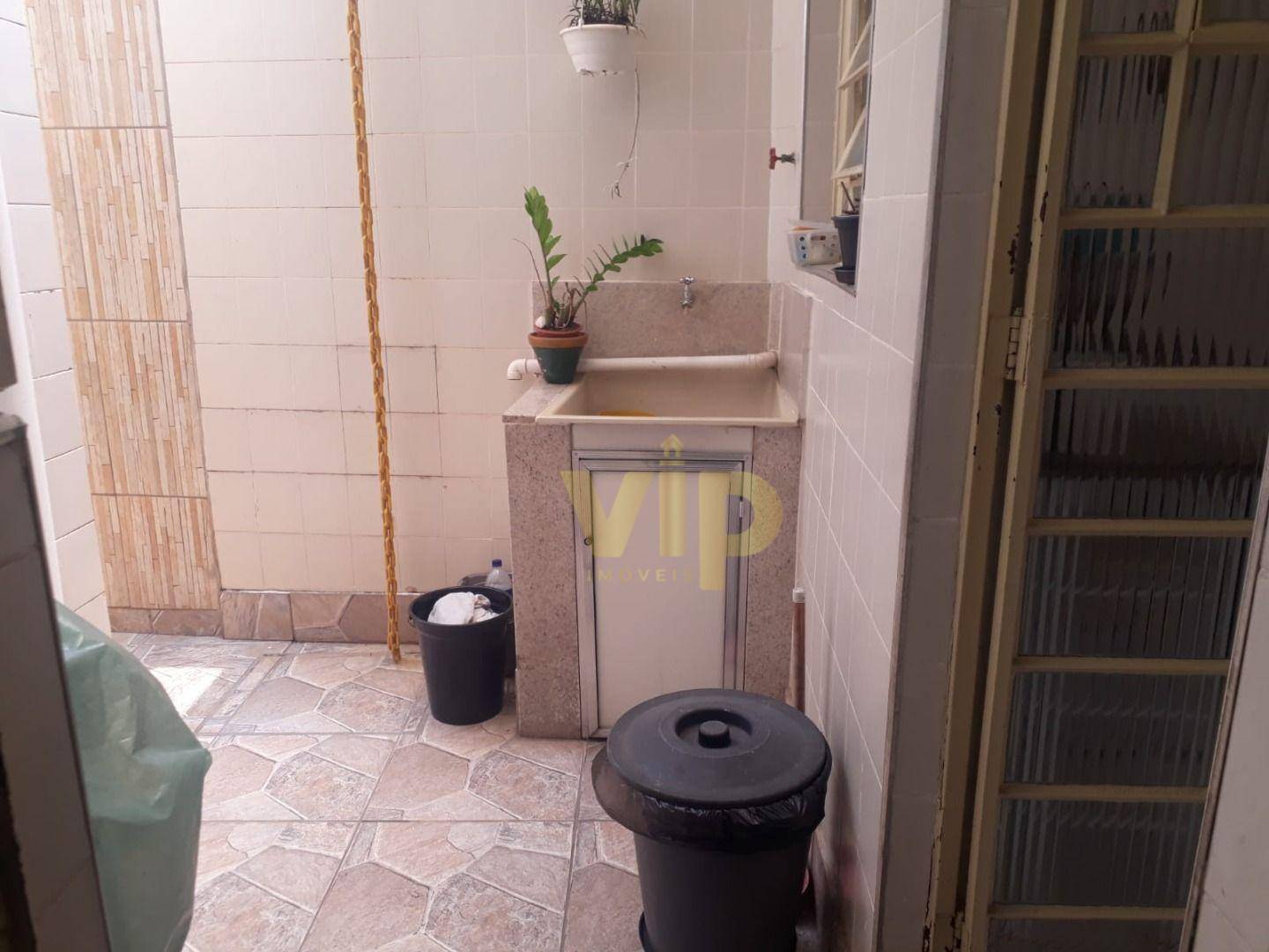 Casa à venda com 6 quartos, 199m² - Foto 21