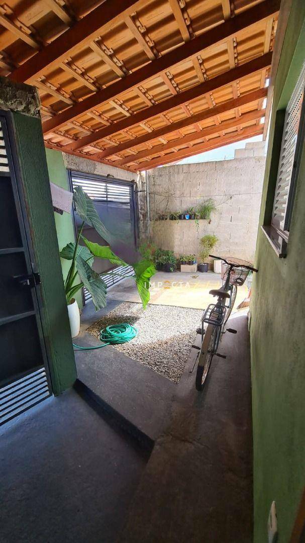 Casa à venda com 2 quartos, 100m² - Foto 1