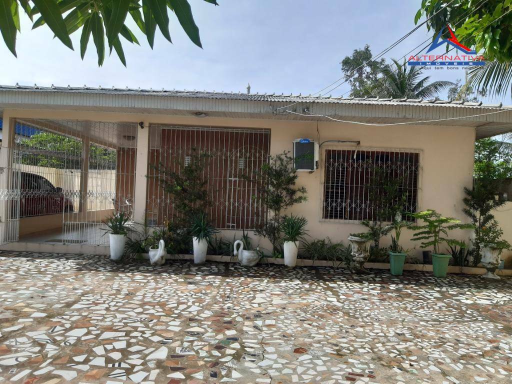 Casa à venda com 3 quartos, 300m² - Foto 1