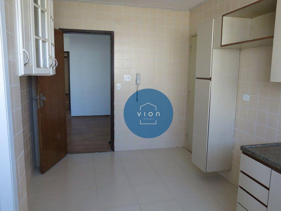 Apartamento para alugar com 3 quartos, 130m² - Foto 11