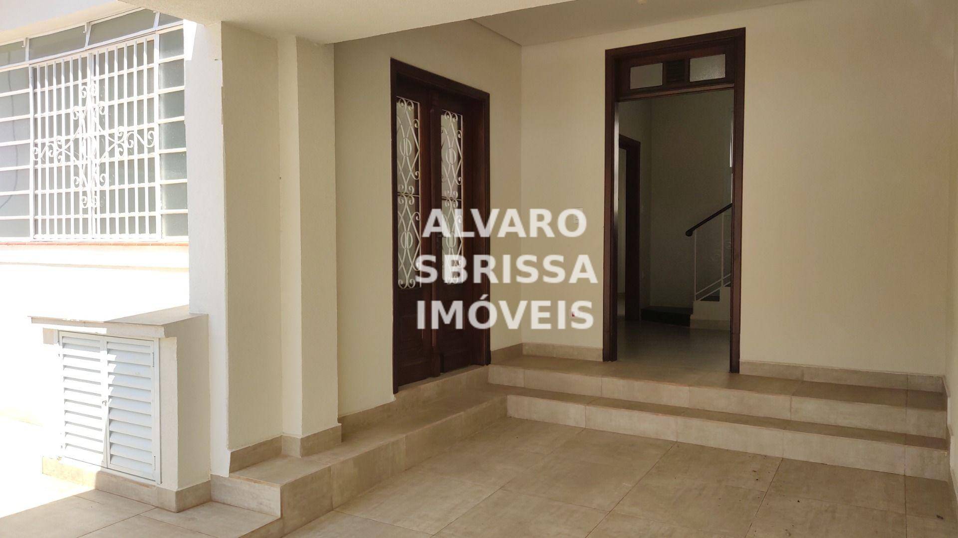 Casa à venda e aluguel com 4 quartos, 228m² - Foto 1