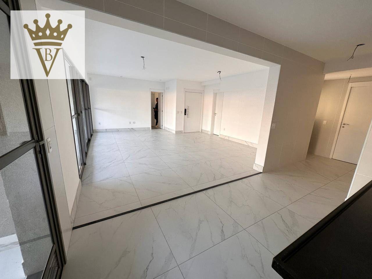 Apartamento à venda com 4 quartos, 156m² - Foto 2