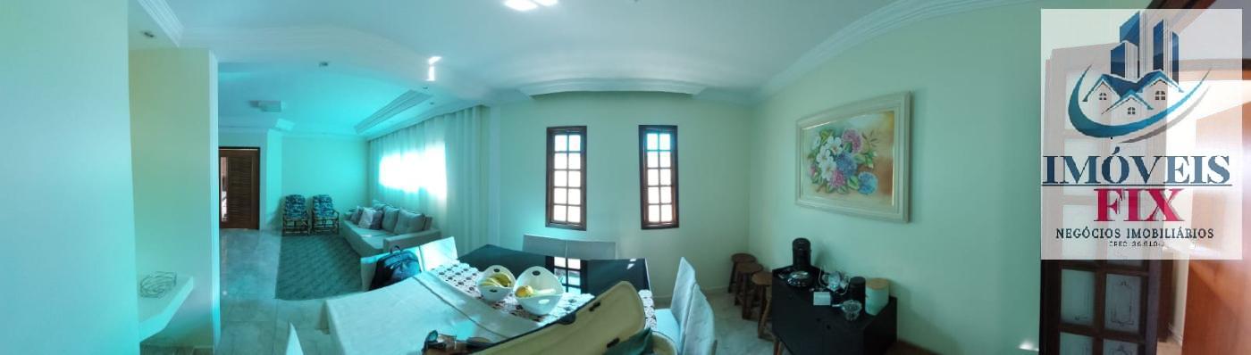 Casa à venda com 3 quartos, 250m² - Foto 1