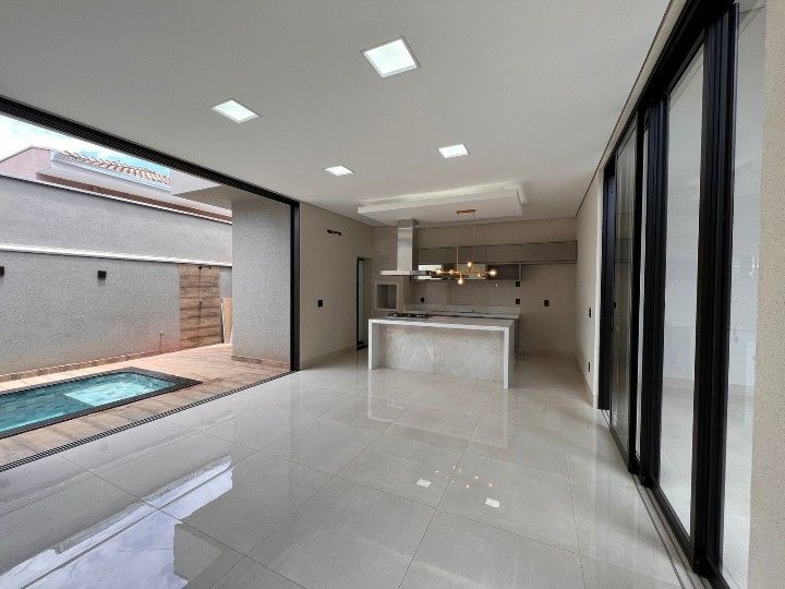 Casa de Condomínio à venda com 3 quartos, 223m² - Foto 2