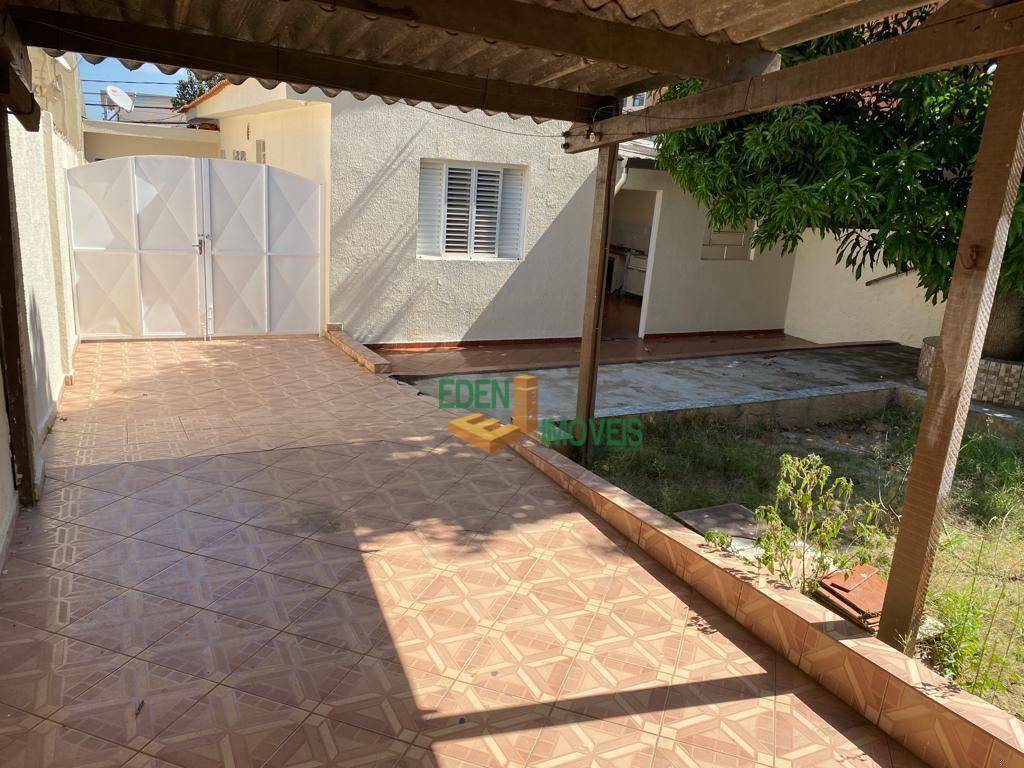 Casa à venda com 3 quartos, 141m² - Foto 2