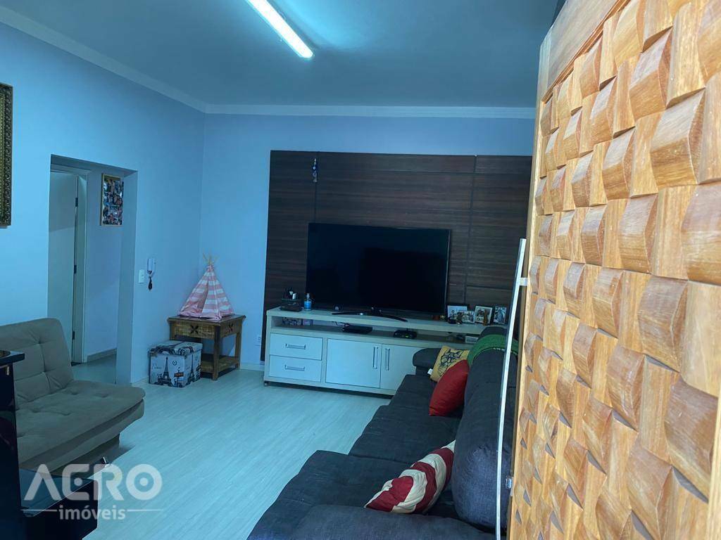 Casa à venda com 4 quartos, 250m² - Foto 5