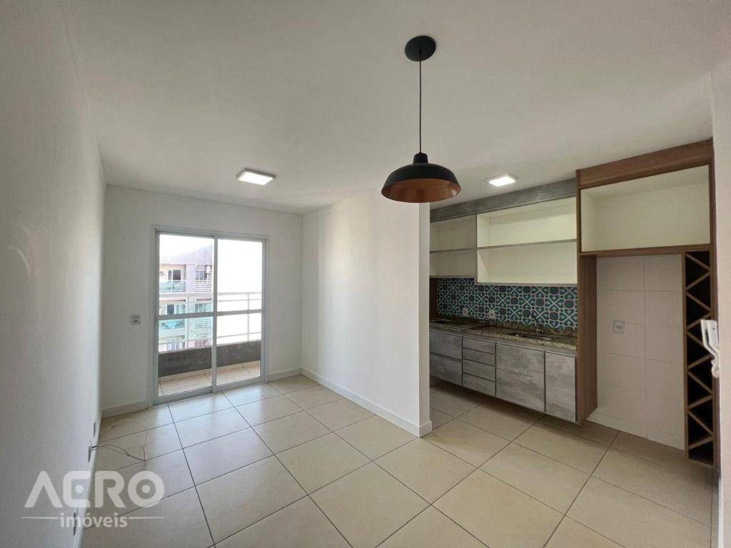 Apartamento para alugar com 2 quartos, 65m² - Foto 11