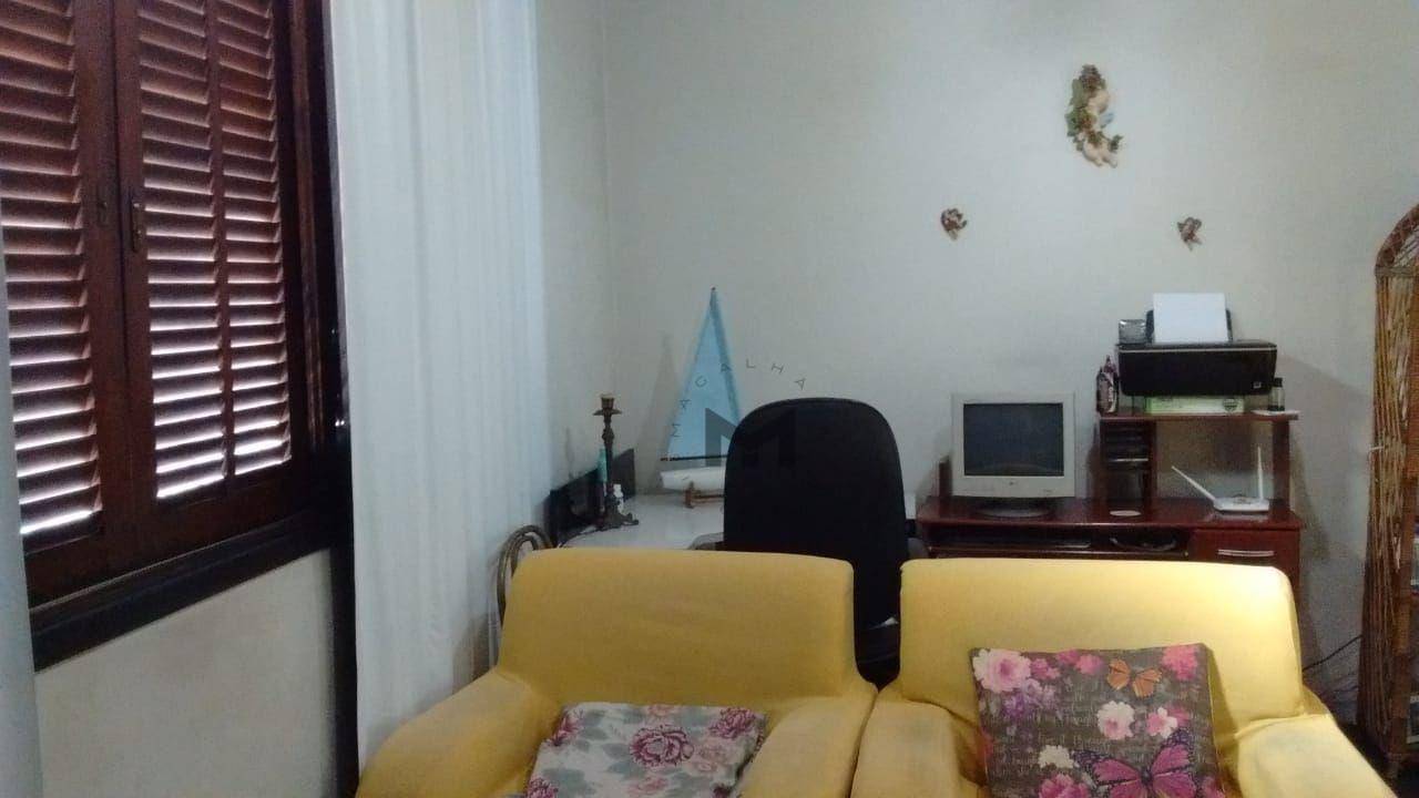 Casa à venda com 5 quartos, 220m² - Foto 18