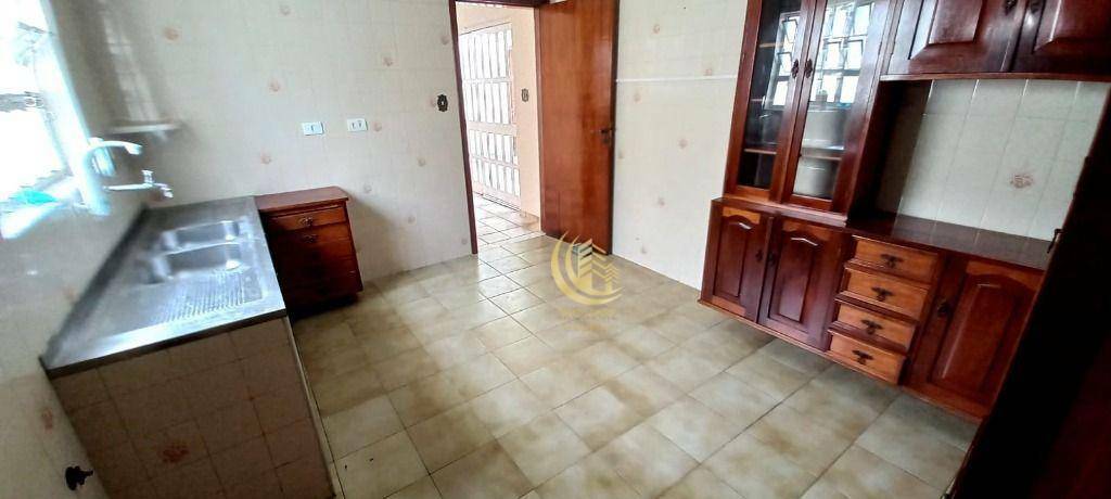 Casa de Condomínio para alugar com 3 quartos, 250m² - Foto 15