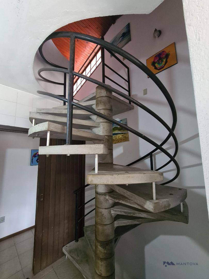 Casa à venda e aluguel com 6 quartos, 333m² - Foto 15