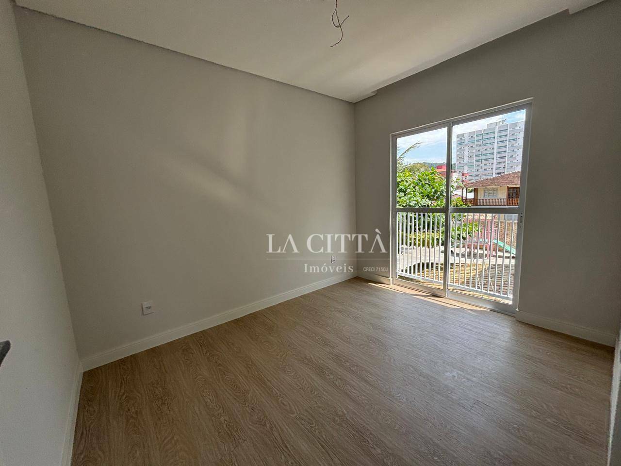 Casa à venda com 3 quartos, 142m² - Foto 4