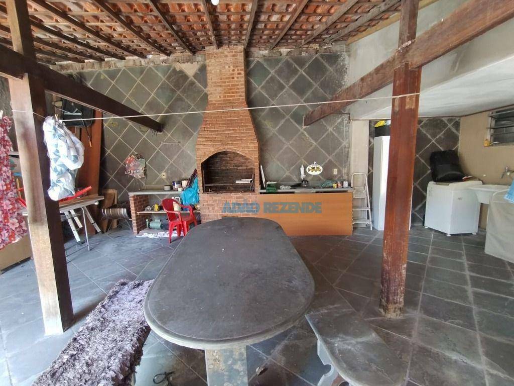 Casa à venda com 4 quartos, 221m² - Foto 32