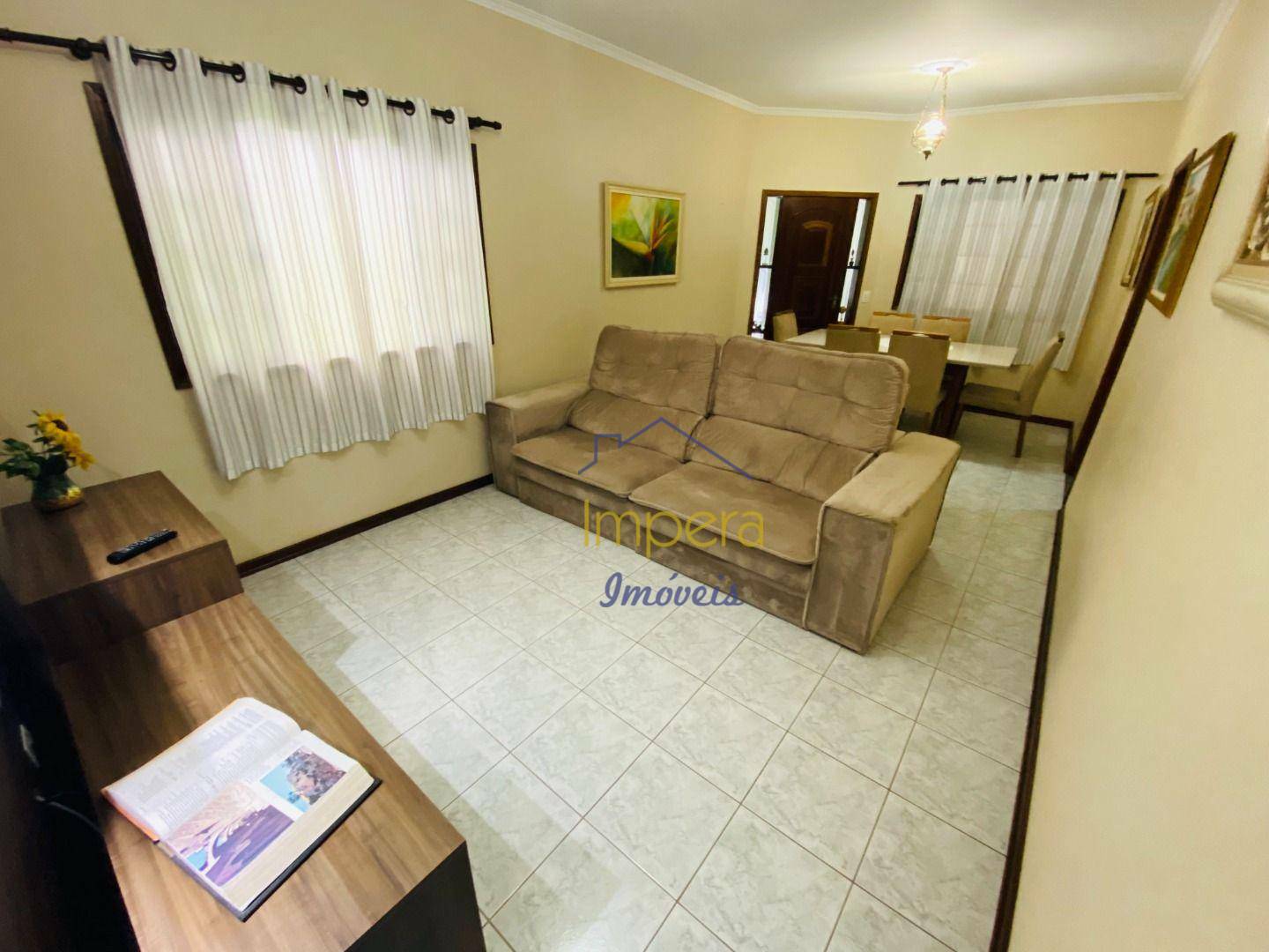 Casa à venda com 3 quartos, 123m² - Foto 1