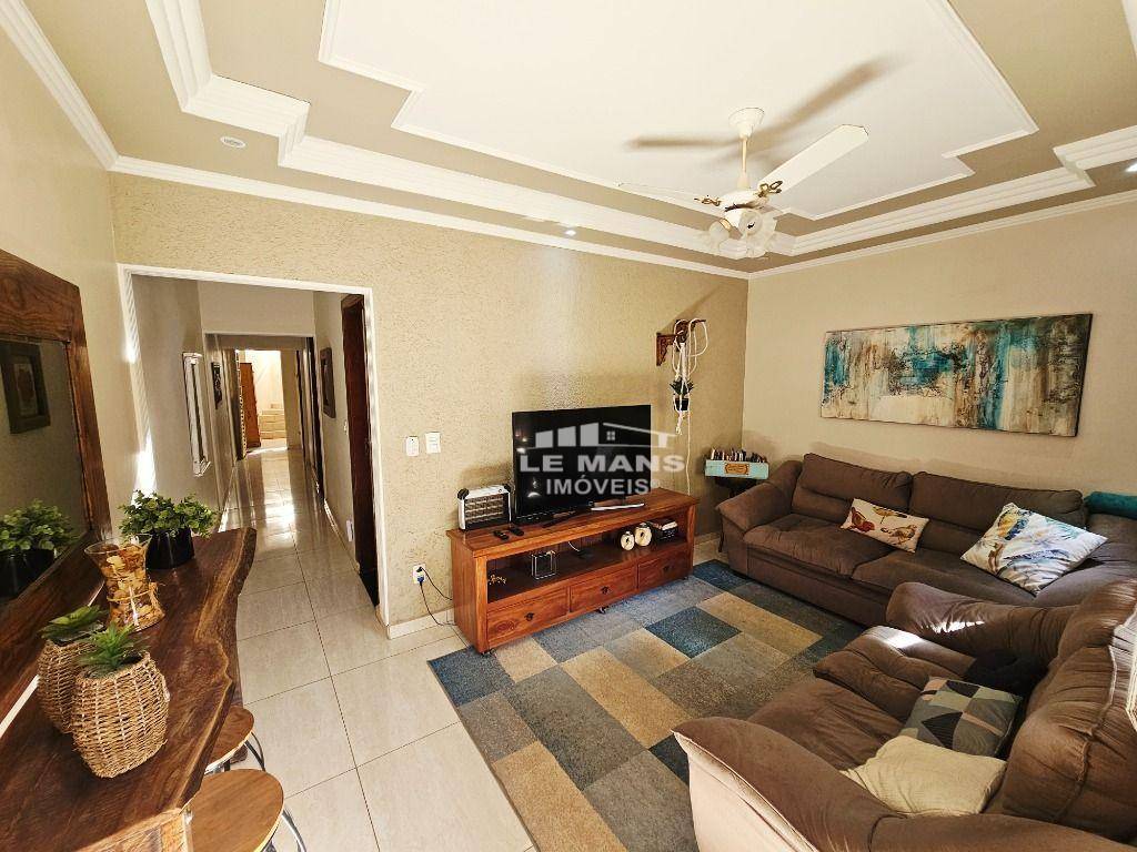 Casa, 3 quartos, 220 m² - Foto 1