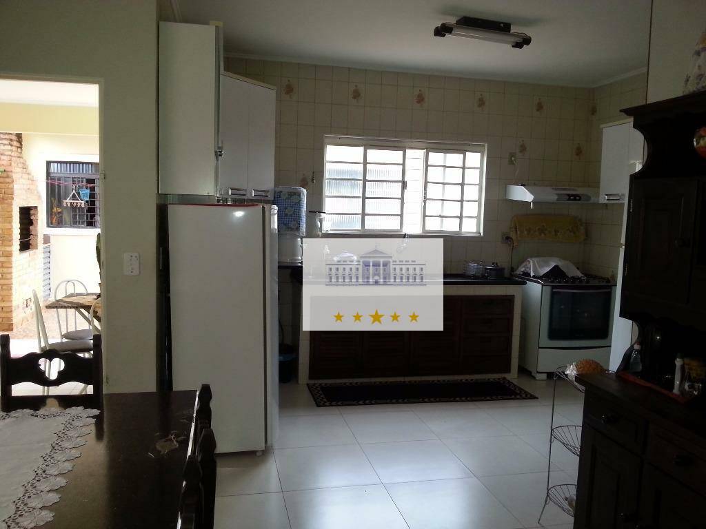 Casa à venda com 3 quartos, 235m² - Foto 4