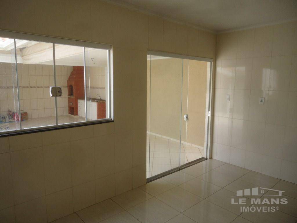 Casa à venda com 2 quartos, 117m² - Foto 1