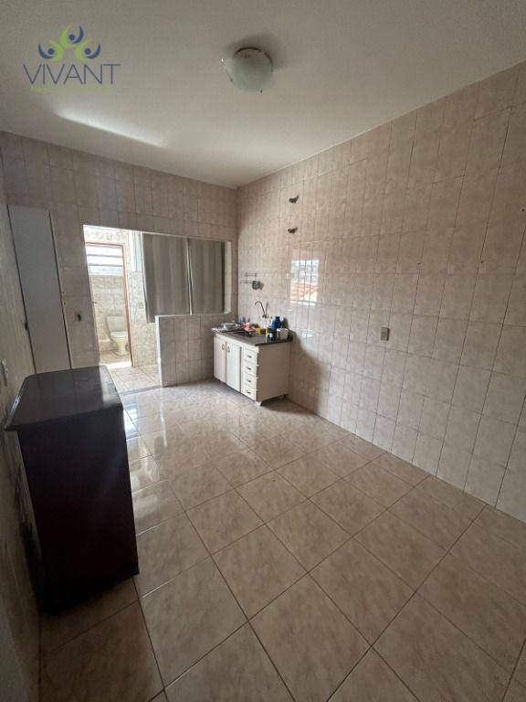 Sobrado à venda e aluguel com 3 quartos, 252m² - Foto 32