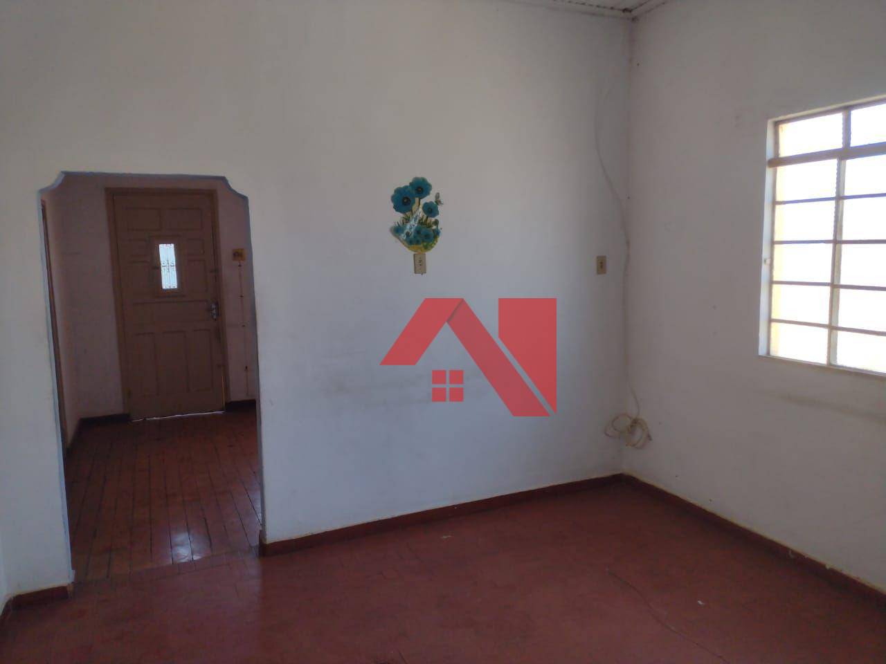 Casa para alugar com 2 quartos, 100m² - Foto 1