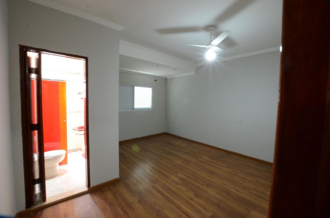 Casa à venda com 3 quartos, 60m² - Foto 11