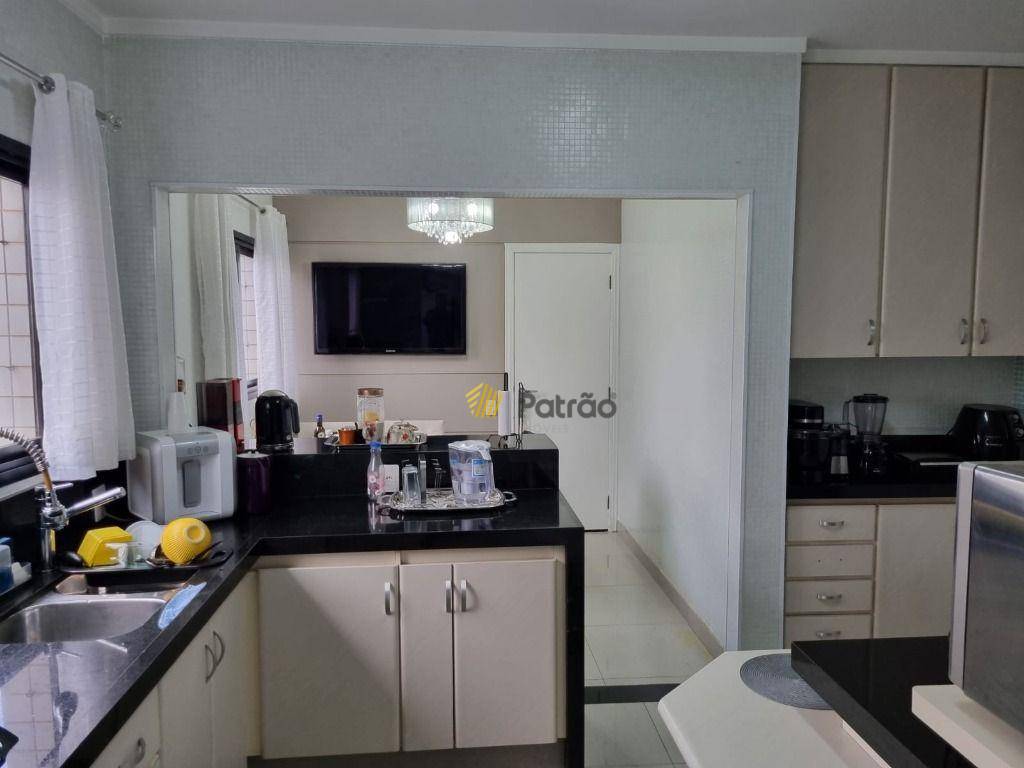 Apartamento à venda com 3 quartos, 208m² - Foto 10