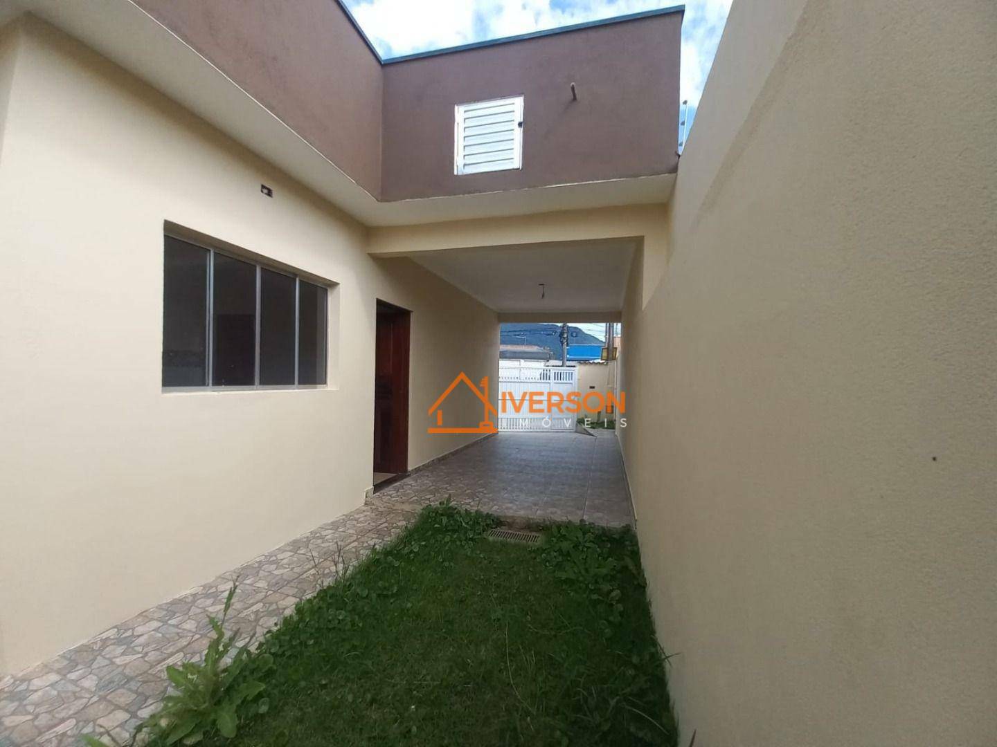 Casa à venda com 2 quartos, 66m² - Foto 1