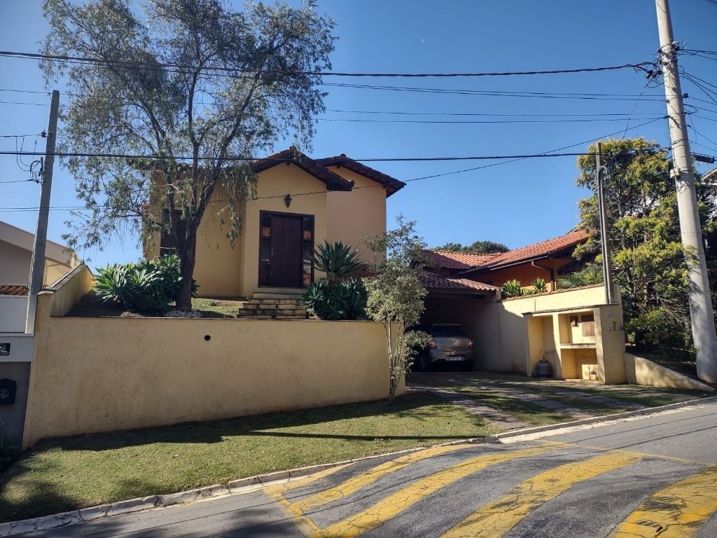 Casa de Condomínio para alugar com 3 quartos, 260m² - Foto 2