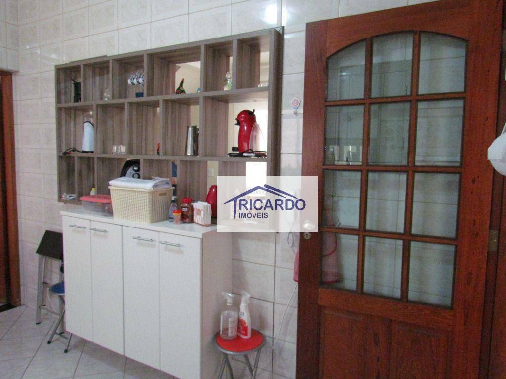 Casa de Condomínio à venda com 3 quartos, 240m² - Foto 17