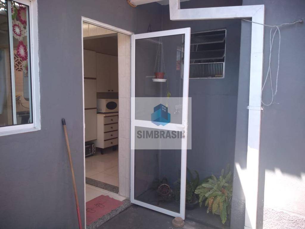 Casa à venda com 2 quartos, 140m² - Foto 2