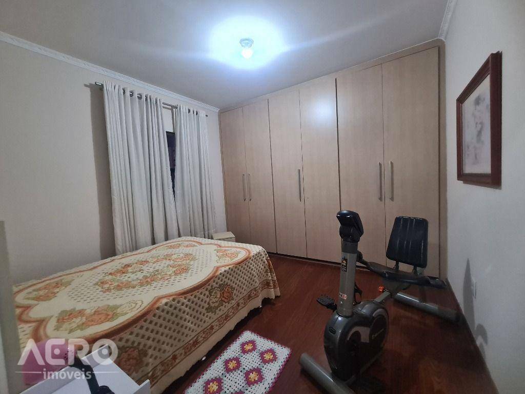 Casa à venda com 3 quartos, 210m² - Foto 24