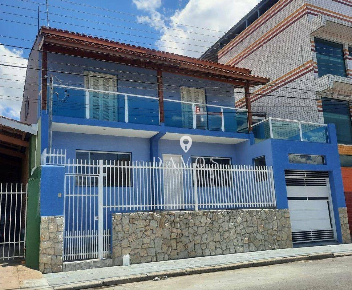 Sobrado à venda com 3 quartos, 225m² - Foto 1