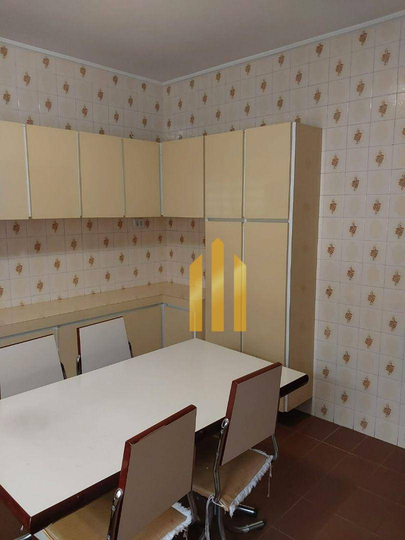 Sobrado à venda e aluguel com 3 quartos, 180m² - Foto 9