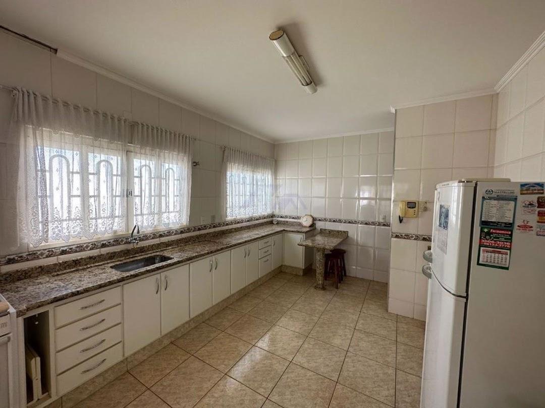Casa à venda com 3 quartos, 234m² - Foto 8