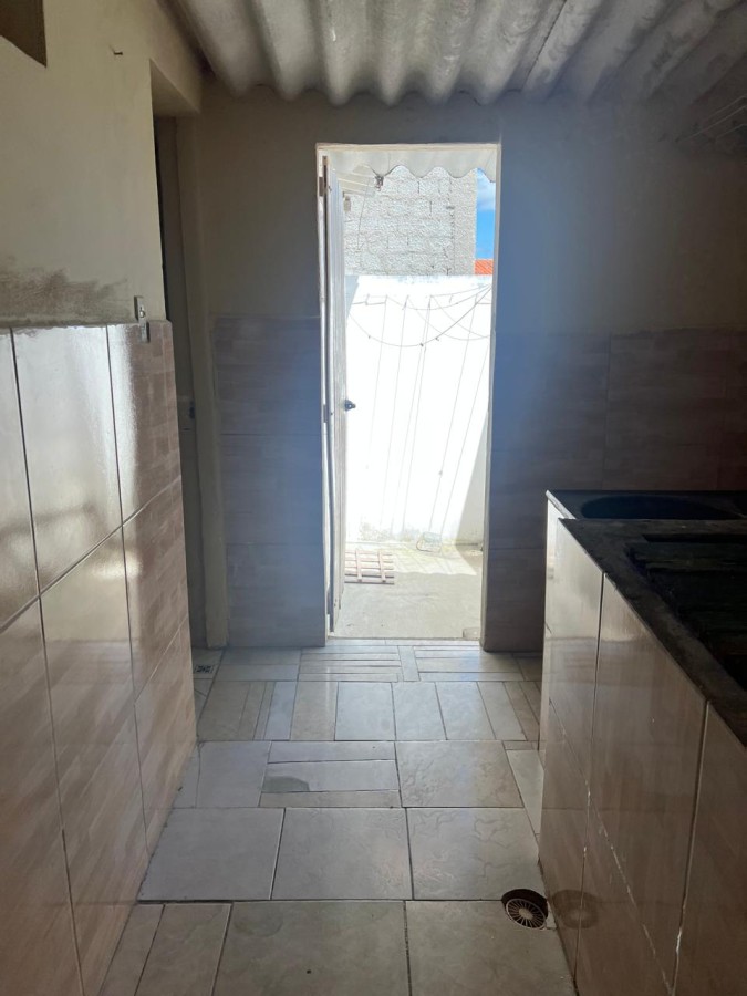 Casa para alugar com 2 quartos, 75m² - Foto 11