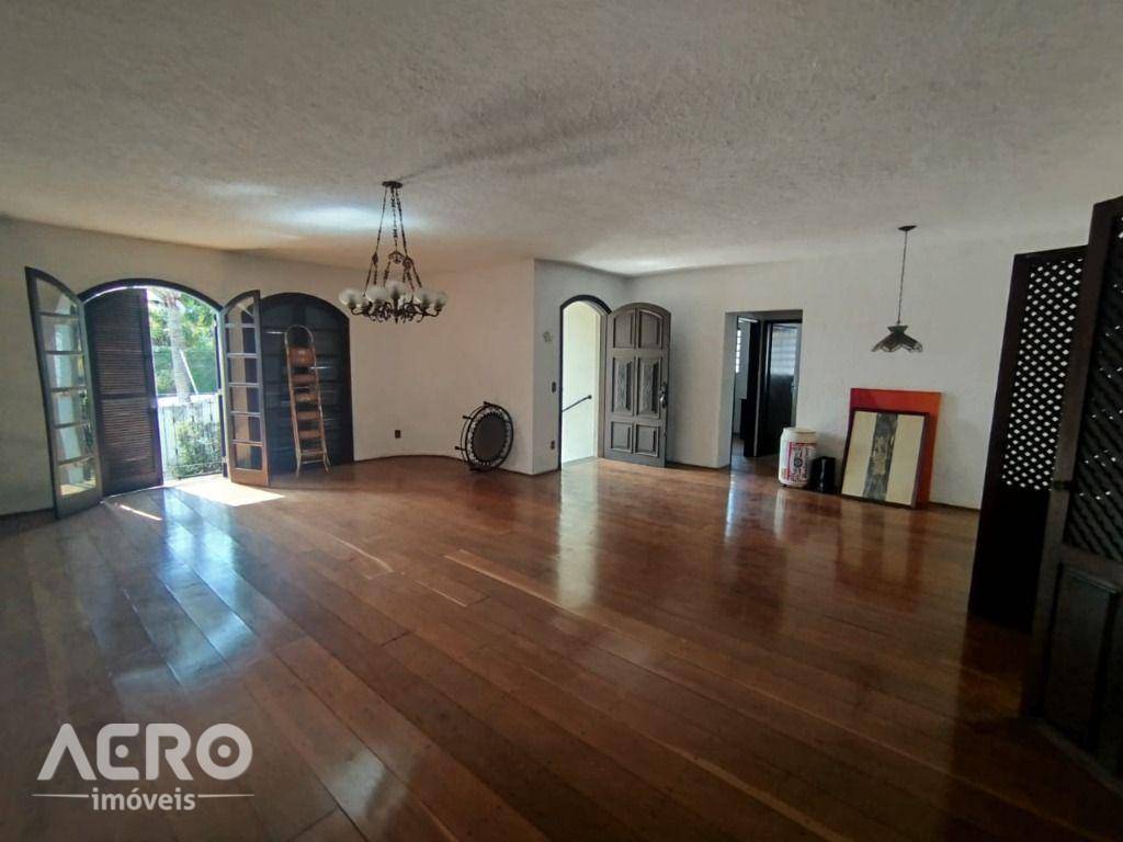 Casa, 6 quartos, 400 m² - Foto 1