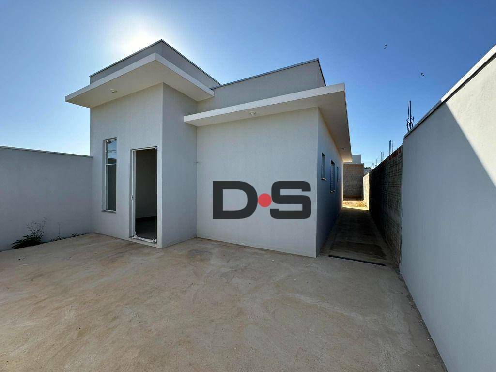 Casa à venda com 2 quartos, 62m² - Foto 3