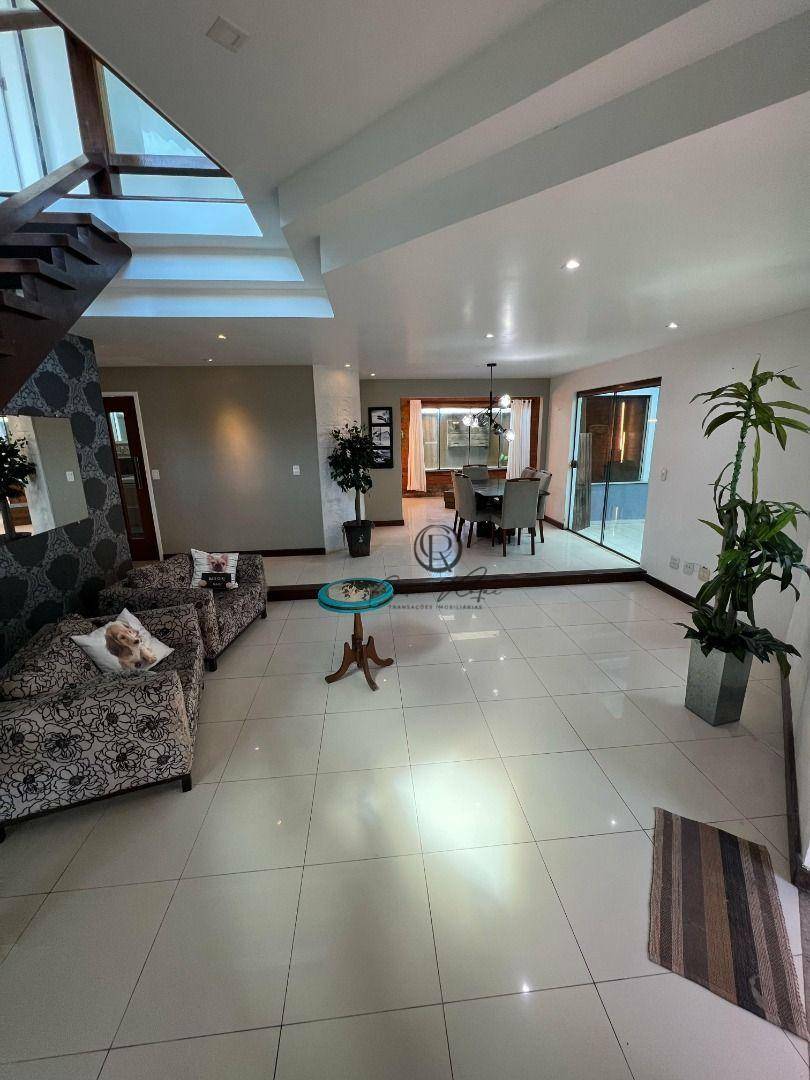 Casa para alugar com 4 quartos, 289m² - Foto 14