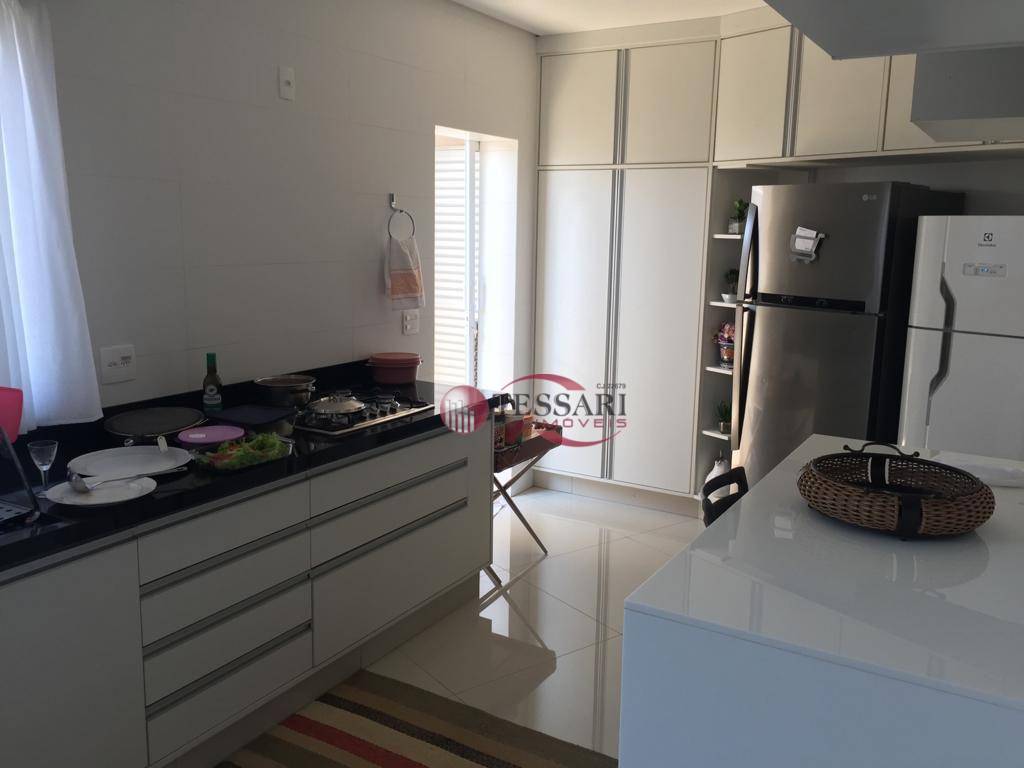 Casa à venda e aluguel com 4 quartos, 418m² - Foto 9