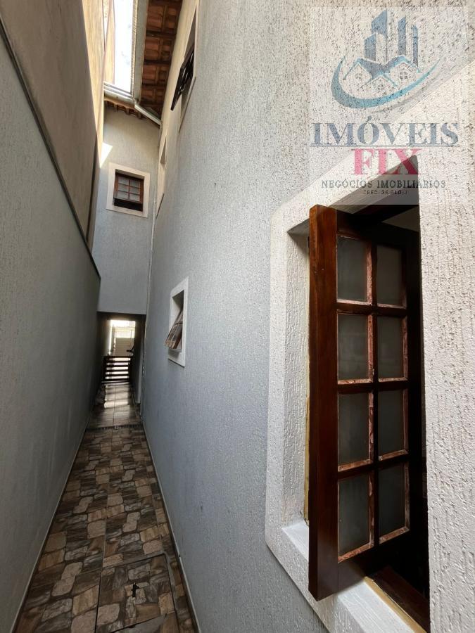 Casa à venda com 3 quartos, 200m² - Foto 4