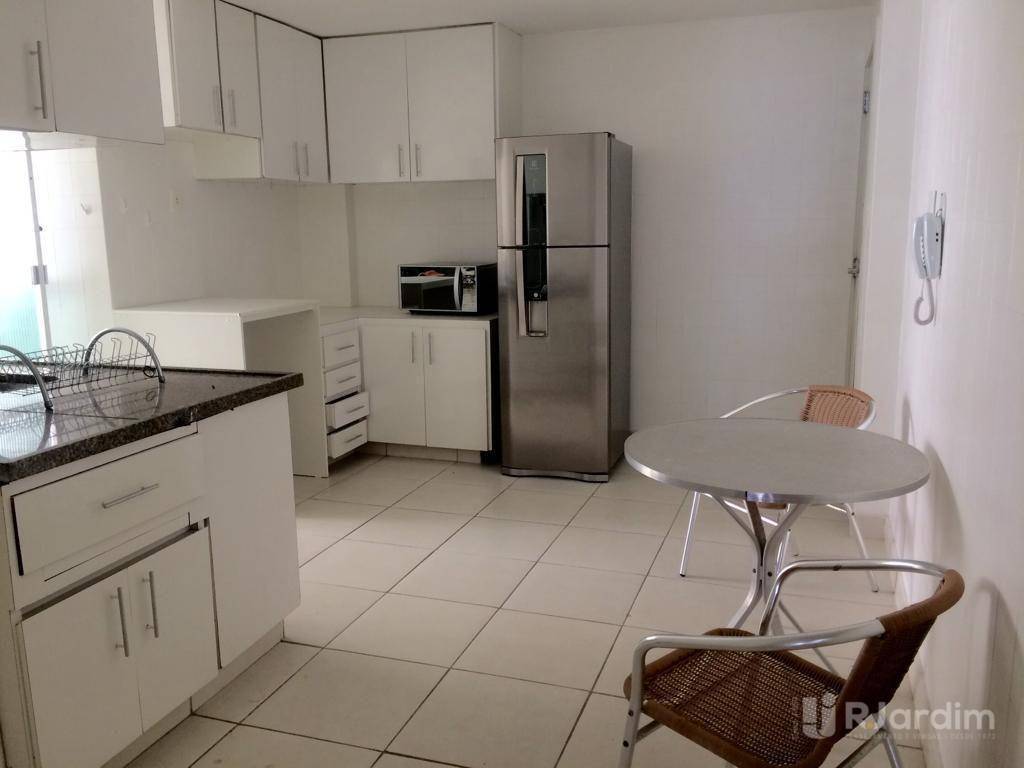 Apartamento para alugar com 3 quartos, 150m² - Foto 14