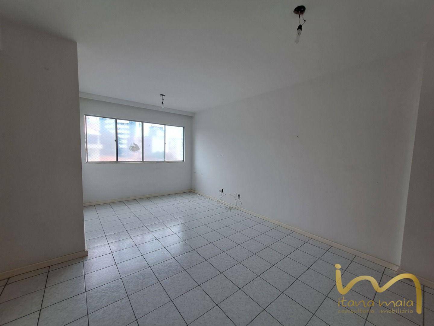 Apartamento à venda com 2 quartos, 67m² - Foto 2