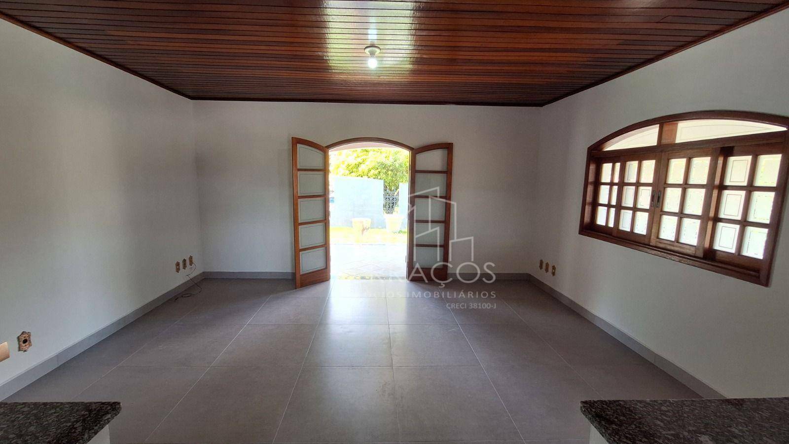 Casa de Condomínio à venda com 3 quartos, 250m² - Foto 2