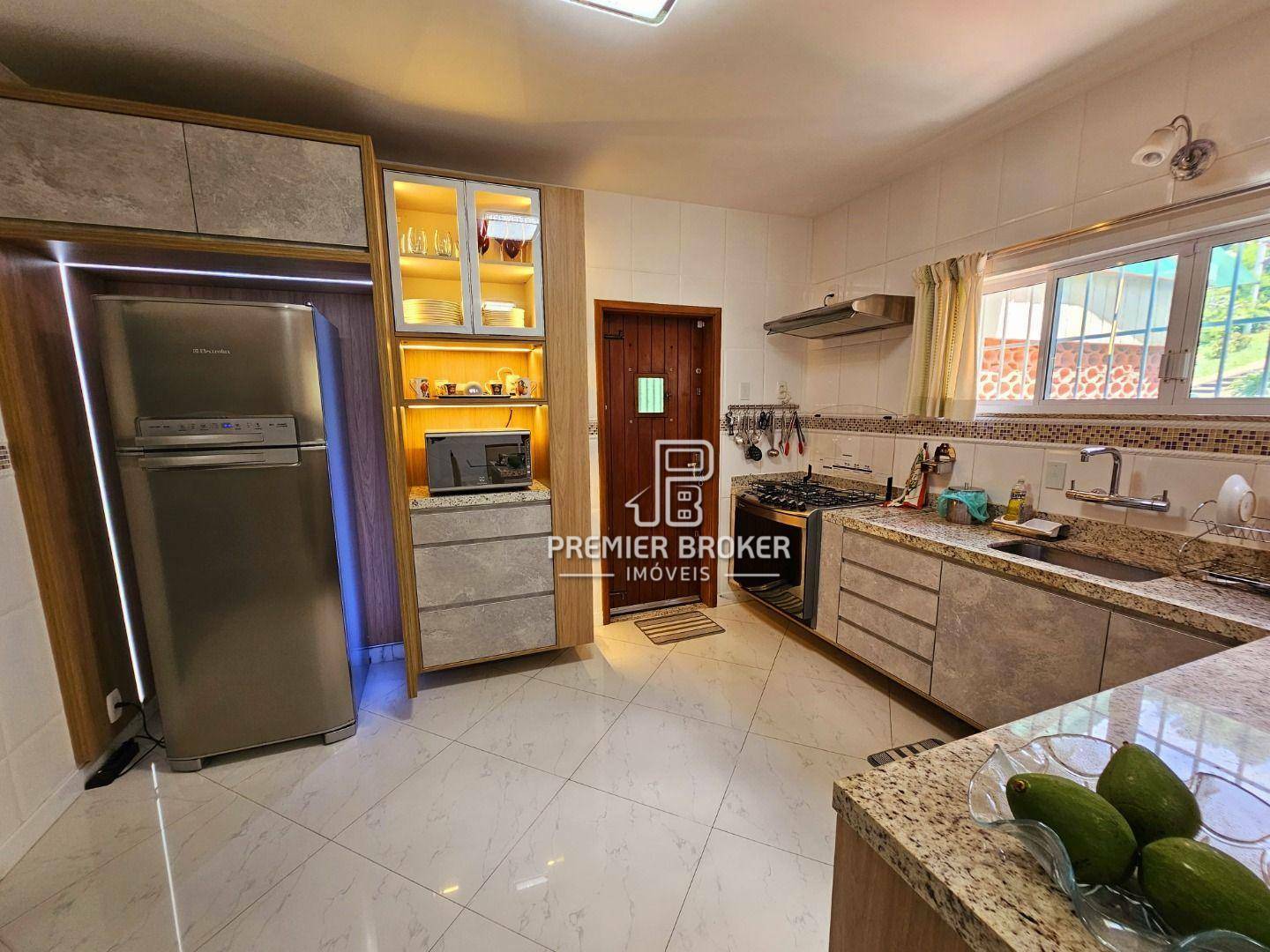 Casa à venda com 3 quartos, 300m² - Foto 49