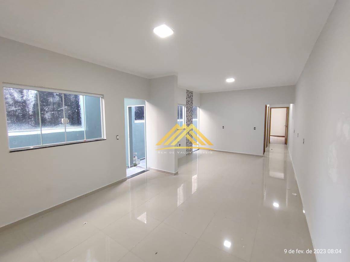 Casa à venda com 3 quartos, 107m² - Foto 1