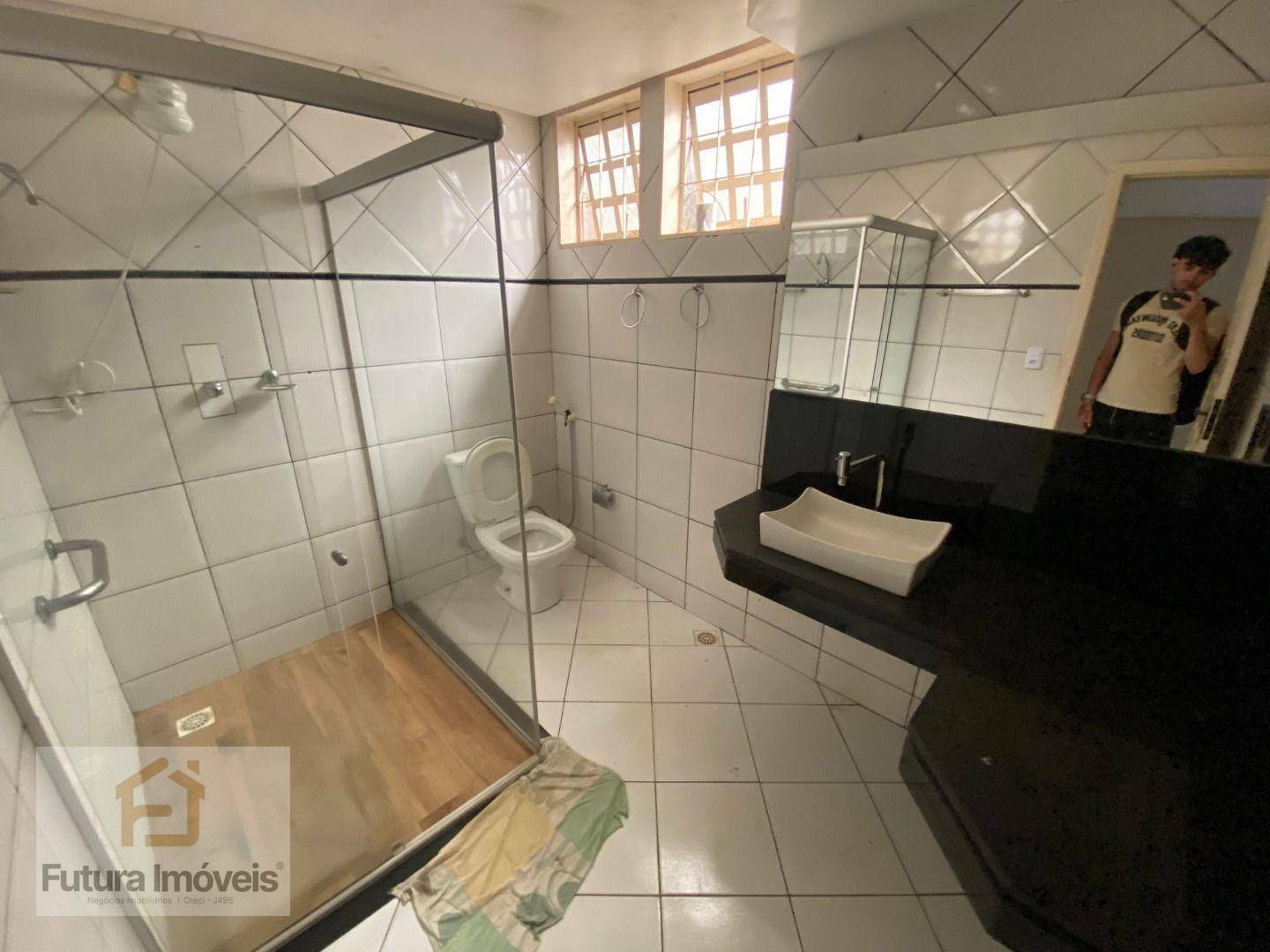 Casa para alugar com 3 quartos, 200m² - Foto 14