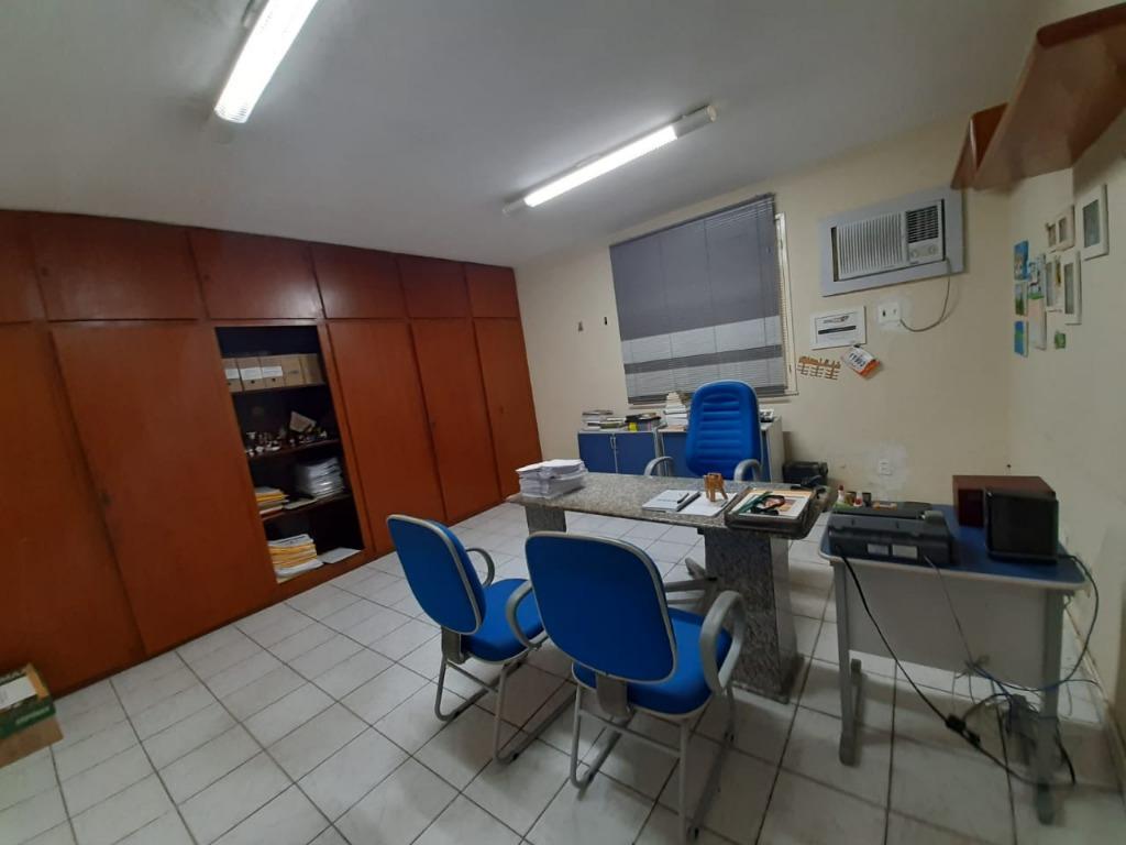 Casa à venda com 4 quartos, 300m² - Foto 14