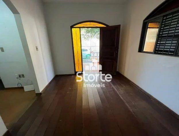 Casa à venda com 5 quartos, 300m² - Foto 4